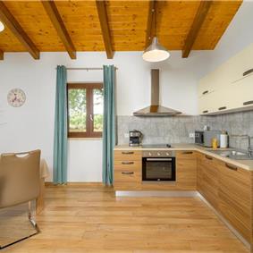 4 bedroom villa bedroom with pool, Svetvinčenat, Istria, sleeps 8